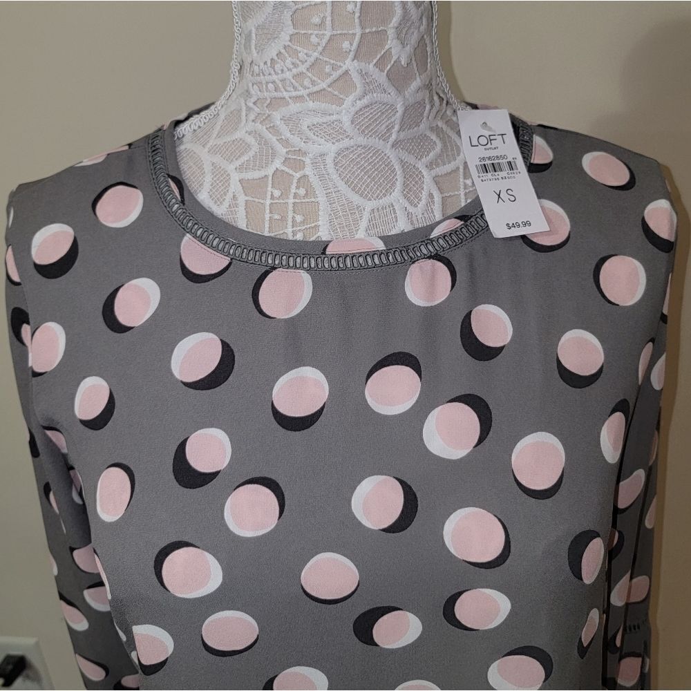 New Ann Taylor Shadow Polka-dot Gray Pink White Blouse Bell Sleeve Shirt Size XS - Picture 5 of 9